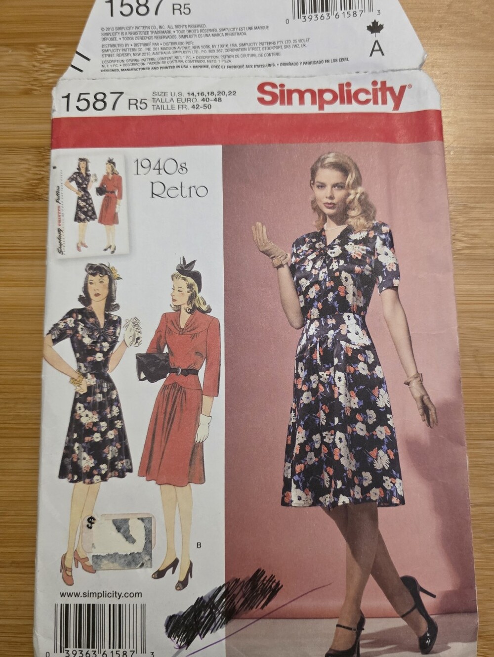 Simplicity 1587 "1940s Retro" Dress Pattern - UNCUT